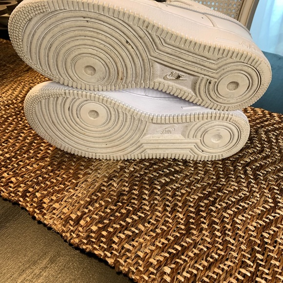 WOMEN'S NIKE AIR FORCE 1 LOW TRIPLE WHITE SHOES 9.5 - Picture 7 of 8